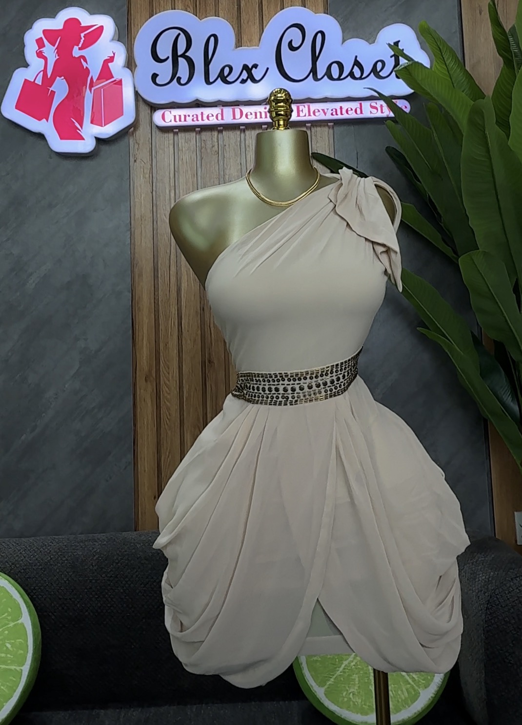 Non stretchy gown 